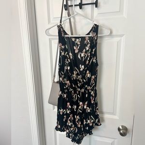 Black floral romper🖤💐
